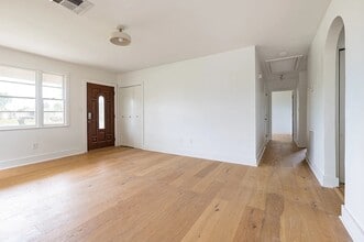 300 Parish Dr in Arabi, LA - Building Photo - Building Photo