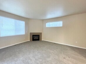 2638 SW Cascade Mountain Ln in Redmond, OR - Building Photo - Building Photo