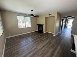 28920 Via ADELENA in Santa Clarita, CA - Building Photo - Building Photo