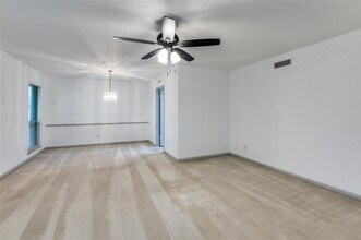 2214 Grapevine Ln in Carrollton, TX - Building Photo - Building Photo