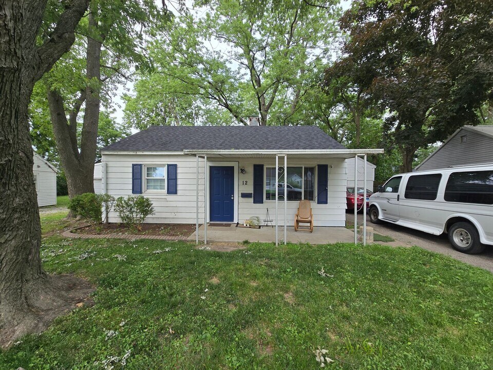 12 Sherwood Ct in Champaign, IL - Building Photo
