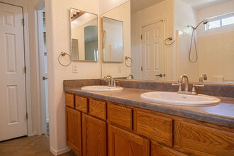 5436 W Dove of Peace Dr in Marana, AZ - Building Photo - Building Photo