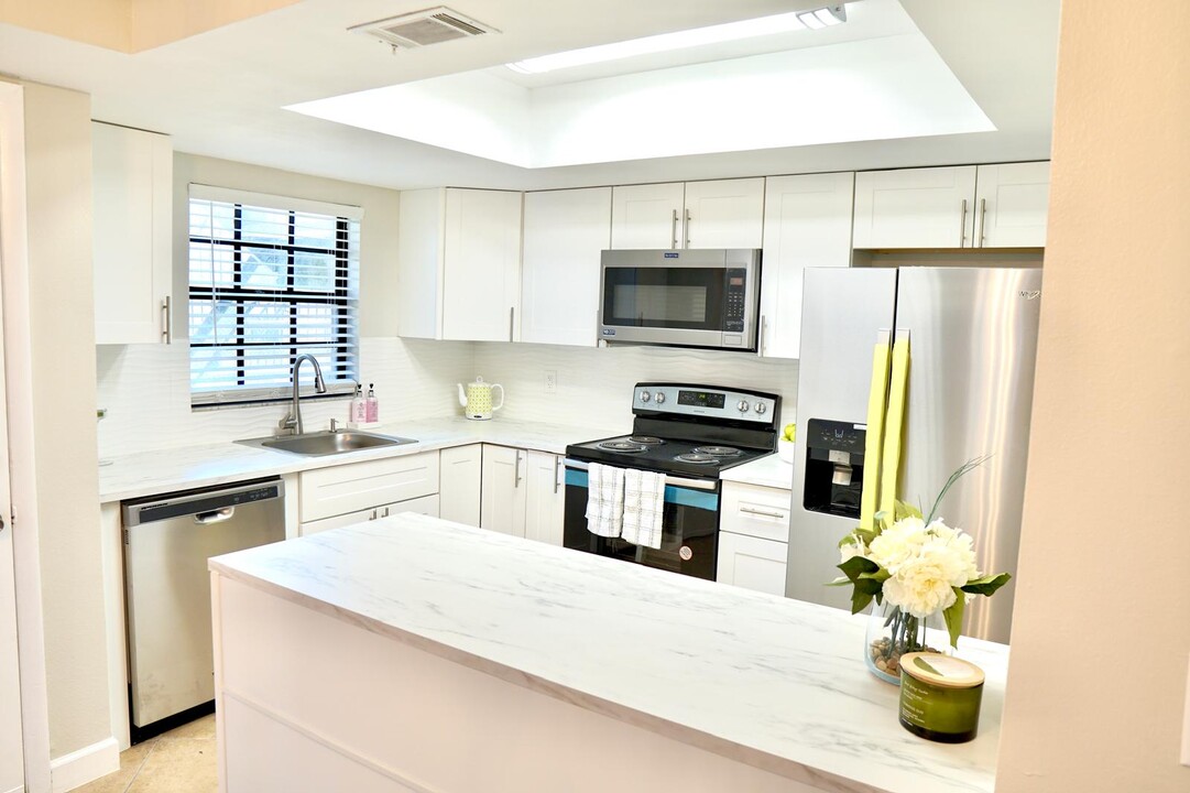 4112 Ashford Green Pl in Tampa, FL - Building Photo