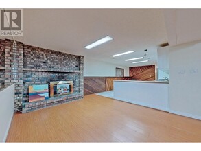 768 Como Lake Ave in Coquitlam, BC - Building Photo - Building Photo