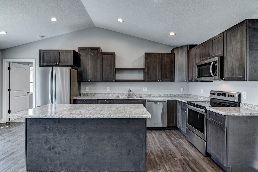 945 Monette Ave in New Richmond, WI - Building Photo