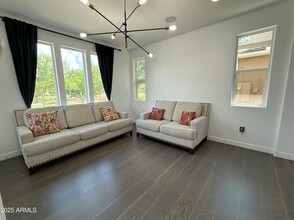 1729 W Myrna Ln in Tempe, AZ - Building Photo - Building Photo