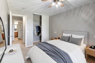 Heritage Hills in Bloomington, MN - Foto de edificio - Building Photo