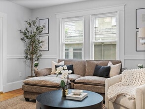 1212 Broadway in Somerville, MA - Foto de edificio - Building Photo