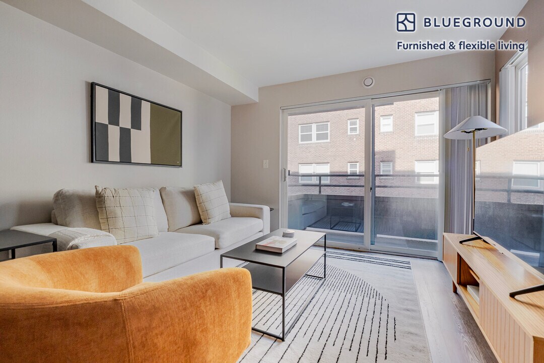 526 Yale Ave N in Seattle, WA - Building Photo