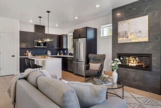 1019 W Linda Ave in Sisters, OR - Building Photo - Building Photo