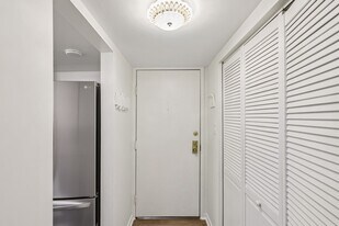 5 Bayard Rd, Unit 102 in Pittsburgh, PA - Building Photo