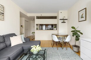 250 E 30th St in New York, NY - Building Photo