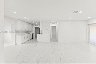 19320 NW 37th Ave in Miami Gardens, FL - Building Photo - Building Photo