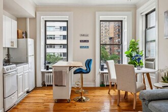 300 E 69th St in New York, NY - Building Photo - Building Photo