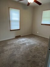 1236 Magnolia Pkwy in Waterloo, IA - Foto de edificio - Building Photo