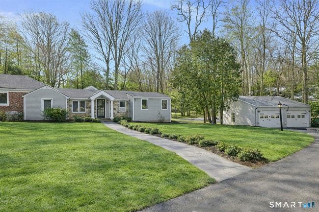 815 Valley Rd in New Canaan, CT - Building Photo - Building Photo