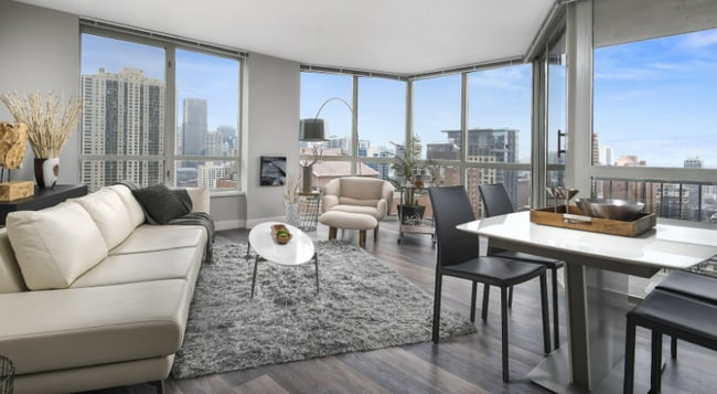 property at 10 E Delaware Pl