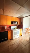 9360 SW 87th Ave in Miami, FL - Building Photo - Building Photo