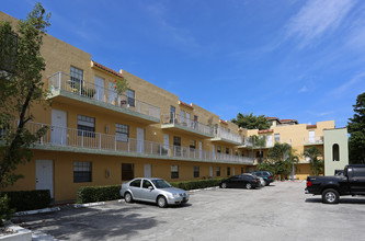 2705 NE 9th Ave in Wilton Manors, FL - Building Photo - Building Photo