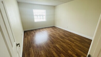 2850 Somerset Park Dr in Tampa, FL - Building Photo - Building Photo