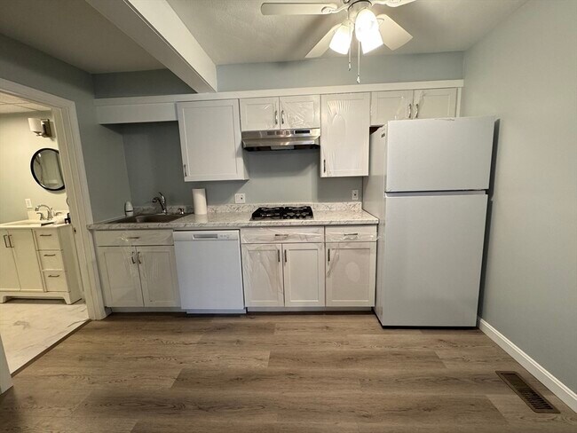 780 State Rd-Unit -1 in Westport, MA - Building Photo - Building Photo