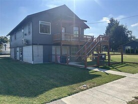 343 Second St in Sumas, WA - Building Photo