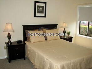 105 Westgate Dr-Unit -8 in Burlington, MA - Foto de edificio - Building Photo