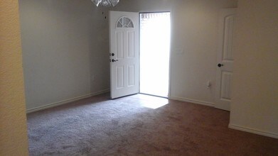 120 Limestone, Unit A in Clovis, NM - Foto de edificio - Building Photo