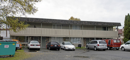 5907 Parker Rd E in Sumner, WA - Foto de edificio - Building Photo