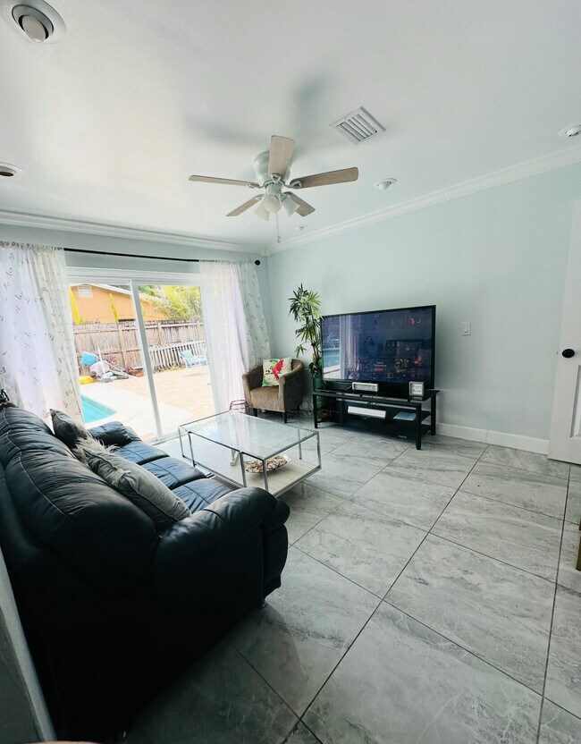 1711 SW 23rd Ave in Fort Lauderdale, FL - Building Photo - Building Photo