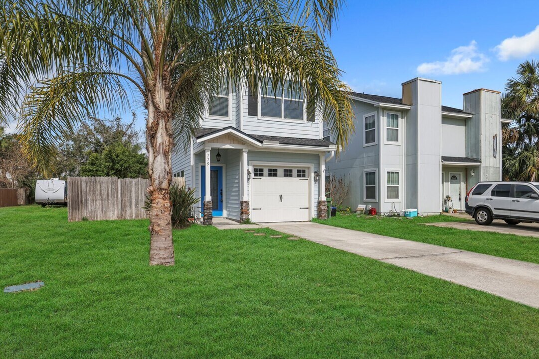 779 10th Ave S in Jacksonville Beach, FL - Building Photo