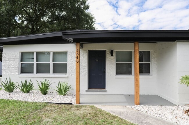 5642 Birr Ct in Orlando, FL - Foto de edificio - Building Photo