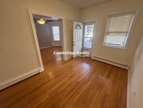 66 Kenmere Rd, Unit 1 in Medford, MA - Building Photo - Building Photo