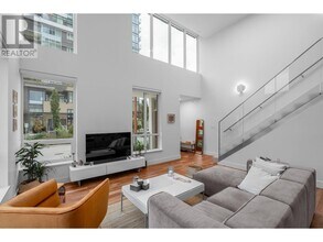2029 Curling Rd in North Vancouver, BC - Building Photo - Building Photo