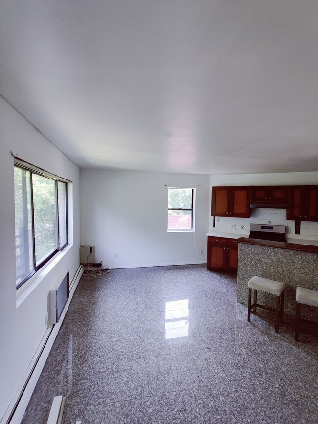 12912 Kew Gardens Rd, Unit #3