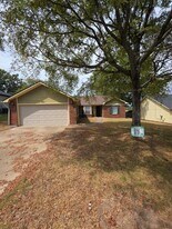 200 Heather Ln in Russellville, AR - Building Photo