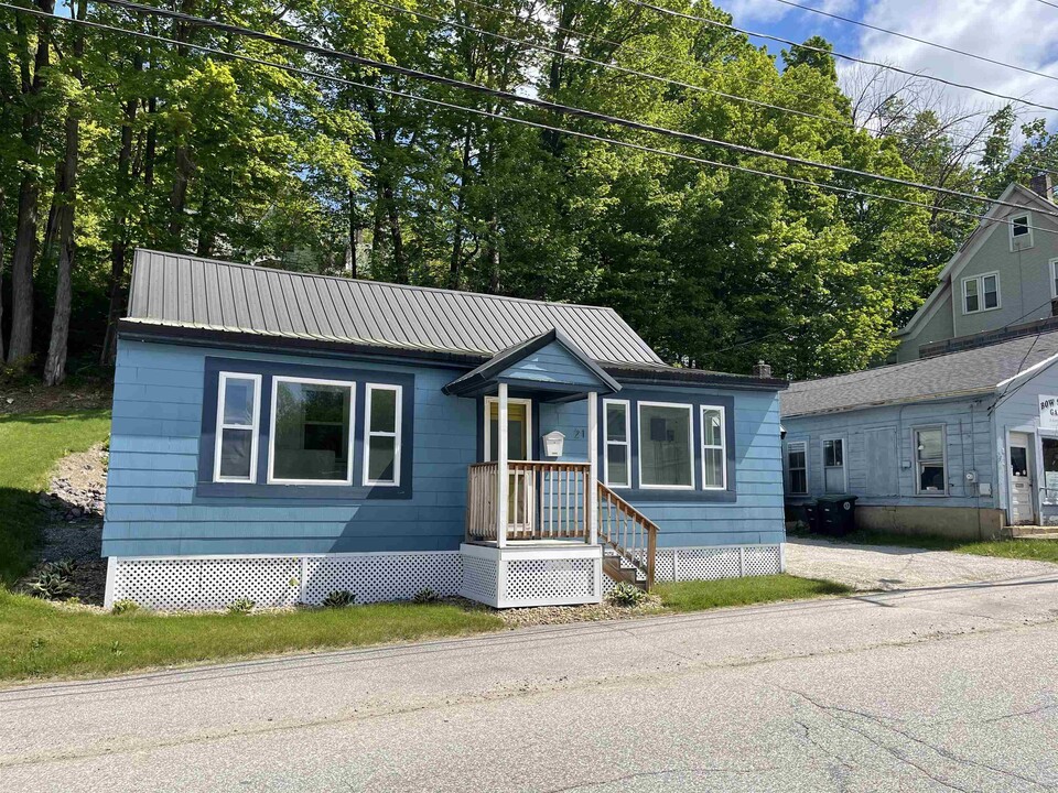21 E Bow St in Franklin, NH - Building Photo