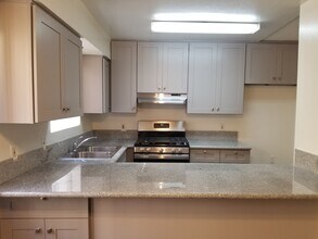 724 New Hampshire S Ave, Unit 103 in Los Angeles, CA - Building Photo - Building Photo