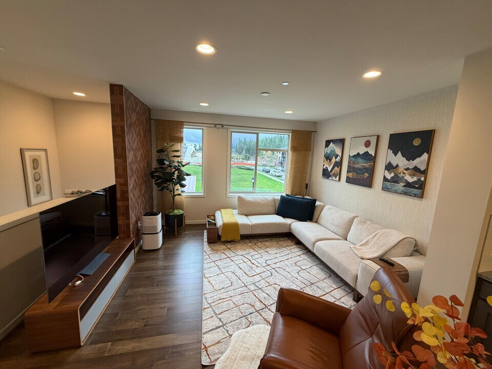 540 NE Daisy Walk in Issaquah, WA - Building Photo