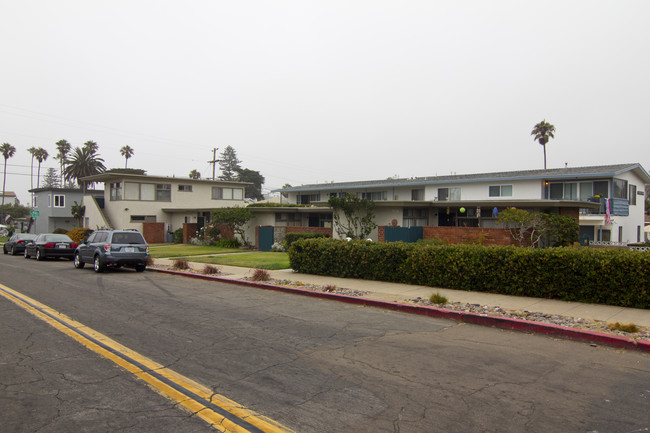 1557 Cable St in San Diego, CA - Foto de edificio - Building Photo