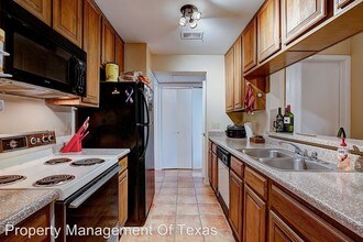 806 W 24th St-Unit -Unit 308 in Austin, TX - Foto de edificio - Building Photo