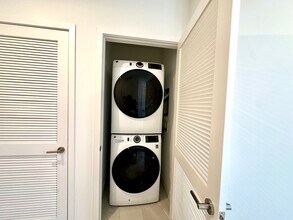 3026 NW 1st Ave, Unit B21 in Miami, FL - Foto de edificio - Building Photo