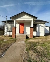 504 W Elm St in Morrilton, AR - Building Photo
