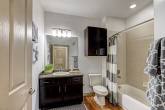 The District at Westborough in Katy, TX - Foto de edificio - Building Photo