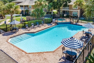 Crestview at Oakleigh Apartment Homes in Pensacola, FL - Building Photo