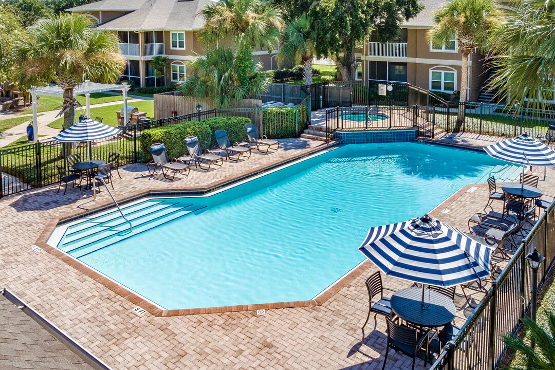 Crestview at Oakleigh Apartment Homes in Pensacola, FL - Foto de edificio
