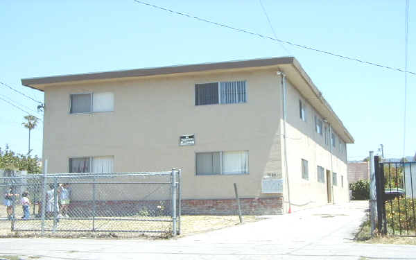 5924 E 17th St in Oakland, CA - Foto de edificio - Building Photo