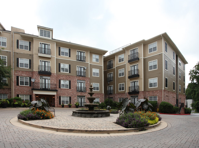 The Orleans of Decatur in Decatur, GA - Foto de edificio - Building Photo