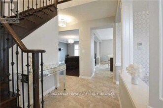 176 Medici Ln in Hamilton, ON - Building Photo - Building Photo