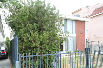 3114 Canfield Ave in Los Angeles, CA - Building Photo - Building Photo